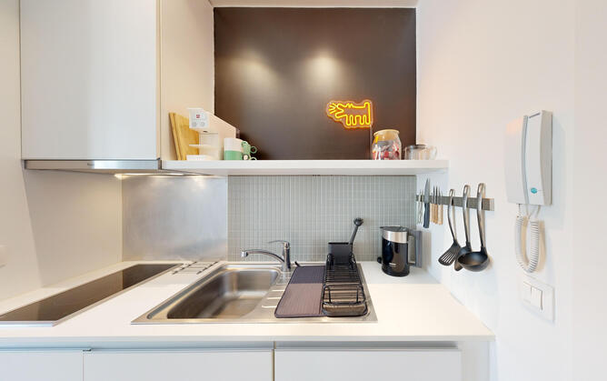 Fully equipped kitchenette