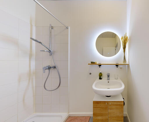 Private shower room